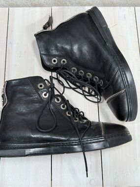 Stuart Weitzman Women’s Boots Leather
Black size 6